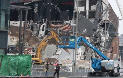 July 14, 2018 - EUM20180714SOC03.JPG.CIUDAD DE MEXICO. CollapseDerrumbe-CDMX.- 14 de julio de 2018. Inician los trabajos de mitigacion en la Plaza Artz en Periferico, a la altura de la colonia Pedregal sur, a tres dias de que se registrara un derrumbe parcial. Foto: Agencia EL UNIVERSALAriel OjedaEELG Copyright: xElxUniversalx