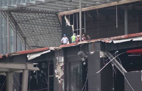 July 14, 2018 - EUM20180714SOC07.JPG.CIUDAD DE MEXICO. CollapseDerrumbe-CDMX.- 14 de julio de 2018. Inician los trabajos de mitigacion en la Plaza Artz en Periferico, a la altura de la colonia Pedregal sur, a tres dias de que se registrara un derrumbe parcial. Foto: Agencia EL UNIVERSALAriel OjedaEELG Copyright: xElxUniversalx