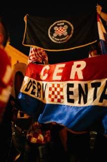 15.07.2018 - Kroatische Fussballfans feiern in München zweiten Platz der kroatischen Nationalmannschaft bei der Weltmeisterschaft in Russland. Unter anderem werden Fahnen der faschistischen Utascha Bewegung gezeigt und Parolen gerufen. Rund um die kroatische Nationalmannschaft kam es im Verlauf der Weltmeisterschaft zu zahlreichen Skandalen um faschistische Bezüge. Copyright: xMichaelxTrammerx
