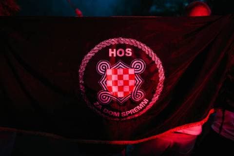 15.07.2018 - Kroatische Fussballfans feiern in München zweiten Platz der kroatischen Nationalmannschaft bei der Weltmeisterschaft in Russland. Unter anderem werden Fahnen der faschistischen Utascha Bewegung gezeigt und Parolen gerufen. Rund um die kroatische Nationalmannschaft kam es im Verlauf der Weltmeisterschaft zu zahlreichen Skandalen um faschistische Bezüge. Copyright: xMichaelxTrammerx