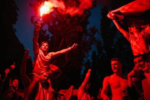 15.07.2018 - Kroatische Fussballfans feiern in München zweiten Platz der kroatischen Nationalmannschaft bei der Weltmeisterschaft in Russland. Unter anderem werden Fahnen der faschistischen Utascha Bewegung gezeigt und Parolen gerufen. Rund um die kroatische Nationalmannschaft kam es im Verlauf der Weltmeisterschaft zu zahlreichen Skandalen um faschistische Bezüge. Copyright: xMichaelxTrammerx