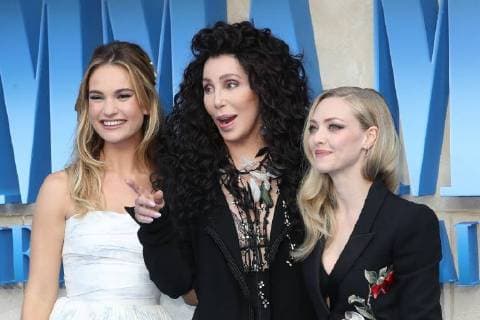 . 16 07 2018. London, United Kingdom. Lily James ,Cher and Amanda Seyfried arriving at the Mamma Mia ! Here We Go Again world premiere in London .  xStephenxLockx xi-Imagesx IIM-18224-0040