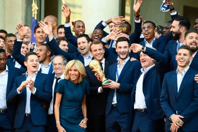 News Bilder des Tages Arrivals at the reception at the Elysee in honor of the French football team World Champion 2018 Didier Deschamps (Coach of the France football team);Noël Le Graët;Hugo Lloris;Emmanuel Macron;Brigitte Macron Paris France  592627