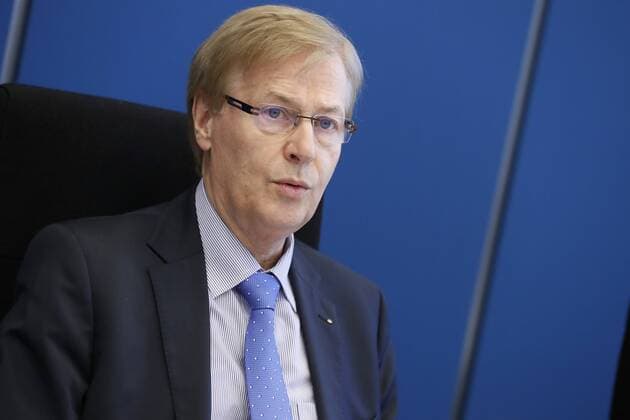 22.06.2018 Duisburg Pressekonferenz im Landgericht Duisburg Hamborn zum Thema Familien Clans im Norden von Duisburg . Peter Biesenbach Minister Justiz NRW - blaue Krawatte mit kleinen Punkten -