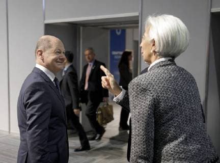 News Bilder des Tages Bundesfinanzminister Olaf Scholz, SPD, und Christine Lagarde, geschaeftsfuehrende Direktorin des Internationalen Waehrungsfonds ( IWF ), bei der G20 Sitzung der Finanzminister und Notenbankgouverneure in Buenos Aires, Argentinien. 21.07.2018, Buenos Aires Argentinien *** Federal Finance Minister Olaf Scholz SPD and Christine Lagarde Executive Director of the International Monetary Fund IMF at the G20 Meeting of Finance Ministers and Central Bank Governors in Buenos Aires Argentina 21 07 2018 Buenos Aires Argentina Copyright: xThomasxKoehler photothek.netx