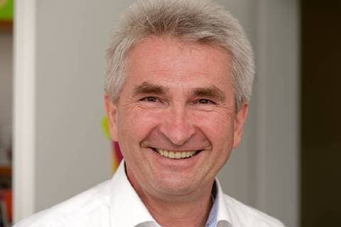 Pressefrühstück zum Gründerpreis 2017 beim Startup IOX LAB. Im Bild NRW-Wirtschafts- und Digitalminister Prof. Dr. Andreas Pinkwart, der das Startup IOX LAB, Gründerpreis-Gewinner 2017, besucht. Begleitet wurde er von dem NRW.Bank-Vorsitzenden Eckhard Forst sowie Prof. Dr. Christine Volkmann, UNESCO-Lehrstuhlinhaberin für Entrepreneurship der Bergischen Universität Wuppertal und Jury-Vorsitzende des Gründerpreises NRW. Düsseldorf Nordrhein-Westfalen Deutschland