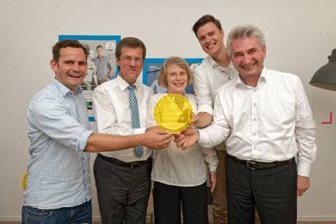 Pressefrühstück zum Gründerpreis 2017 beim Startup IOX LAB. Hier Gruppenbild von links nach rechts: Robert Jänisch, Gründer und CEO des Startups und Gründerpreisgewinners 2017, IOX LAB, der NRW.Bank-Vorsitzende Eckhard Forst, Prof. Dr. Christine Volkmann, UNESCO-Lehrstuhlinhaberin für Entrepreneurship der Bergischen Universität Wuppertal und Jury-Vorsitzende des Gründerpreises NRW, Andreas Bell, der COO des Startups und Gründerpreisgewinners 2017, IOX LAB, sowie NRW-Wirtschafts- und Digitalminister Prof. Dr. Andreas Pinkwart. Düsseldorf Nordrhein-Westfalen Deutschland