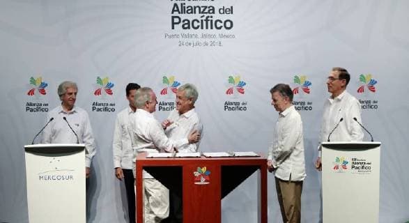 (L-R) Presidents Tabare Vazquez of Uruguay; Enrique Pena Nieto of Mexico; Michel Temer of Brazil; Sebastian Pinera of Chile; Juan Manuel Santos of Colombia, and Martin Vizcarra of Peru, take part in a joint press conference at the 13th Summit of the Pacific Alliance in Puerto Vallarta, Mexico, 24 July 2018. The Summit is being held this July 23 and 24 in the resort of Puerto Vallarta, in the Mexican Pacific. 13th Summit of the Pacific Alliance, in Mexico !ACHTUNG: NUR REDAKTIONELLE NUTZUNG!  Copyright: xJosexMendezx MEX01 20180724-636680628418292365