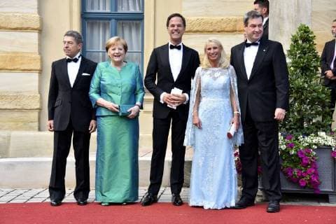 Joachim Sauer, Angela Merkel, Mark Rutte, Karin Baumüller und Markus Söder bei der Eröffnung der Richard-Wagner-Festspiele 2018 im Bayreuther Festspielhaus. Bayreuth, 25.07.2018 *** Joachim Sauer Angela Merkel Mark Rutte Karin Baumüller and Markus Söder at the opening of the Richard Wagner Festival 2018 at the Bayreuth Festspielhaus Bayreuth 25 07 2018 Foto:xN.xKubelkax xFuturexImage