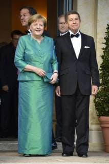 Angela Merkel mit Ehemann Joachim Sauer bei der Eröffnung der Richard-Wagner-Festspiele 2018 im Bayreuther Festspielhaus. Bayreuth, 25.07.2018 *** Angela Merkel with husband Joachim Sauer at the opening of the Richard Wagner Festival 2018 in the Bayreuth Festspielhaus Bayreuth 25 07 2018 Foto:xN.xKubelkax xFuturexImage