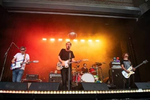 Die Hamburger Kultband Tocotronic beim Auftritt auf der Kulturarena Jena am 27.7.2018 Theatervorplatz Jena *** The Hamburg cult band Tocotronic performing at the Kulturarena Jena on 27 7 2018 Theater forecourt Jena