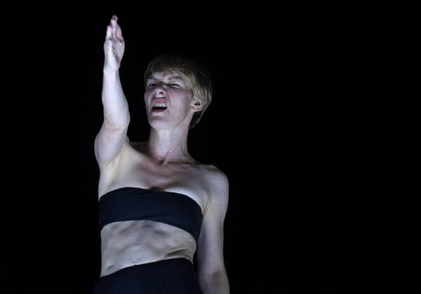 Aufführung der Oper Penthesilea im Landestheater Salzburg, im Rahmen der Salzburger Festspiele 2018. Dieses Bild zeigt die Schauspielerin Sandra Hüller als Penthesilea 2018 - Aufführung der Oper Penthesilea im Landestheater Salzburg, im Rahmen der Salzburger Festspiele 2018.