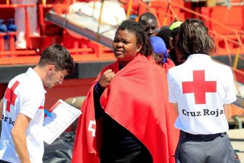 News Themen der Woche KW30 News-Bilder des Tages Several migrants queue for food and water after being rescued at sea at the port of Algeciras, southern Spain, 29 July 2018. Spanish Maritime Rescue services rescued a total of 123 migrants trying to reach Spanish soil traveling on 12 small boats. A total of 123 migrants rescued at sea !ACHTUNG: NUR REDAKTIONELLE NUTZUNG!  Copyright: xA.CarrascoxRagelx GRAF9078 20180729-636684780542137902