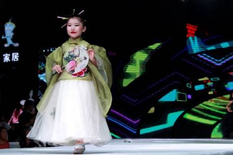 July 30, 2018 - Zhengzh, Zhengzh, China - Zhengzhou, CHINA-The kid model contest is held in Zhengzhou, central China s Henan Province. Zhengzh China  - ZUMAs145 20180730_zaa_s145_132 Copyright: xYuanxXiaoqiangx