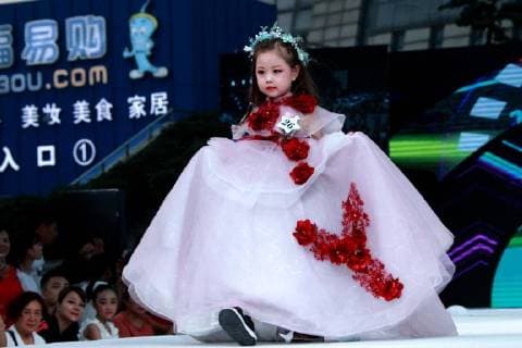 July 30, 2018 - Zhengzh, Zhengzh, China - Zhengzhou, CHINA-The kid model contest is held in Zhengzhou, central China s Henan Province. Zhengzh China  - ZUMAs145 20180730_zaa_s145_163 Copyright: xYuanxXiaoqiangx