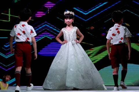 Kid model contest held in Central China The kid model contest is held in Zhengzhou, central China s Henan Province. CHINA OUT Zhengzhou Zhengzhou China  YuanxXiaoqiang