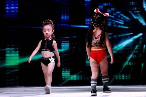 Kid model contest held in Central China The kid model contest is held in Zhengzhou, central China s Henan Province. CHINA OUT Zhengzhou Zhengzhou China  YuanxXiaoqiang