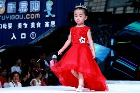 Kid model contest held in Central China The kid model contest is held in Zhengzhou, central China s Henan Province. CHINA OUT Zhengzhou Zhengzhou China  YuanxXiaoqiang