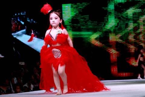 Kid model contest held in Central China The kid model contest is held in Zhengzhou, central China s Henan Province. CHINA OUT Zhengzhou Zhengzhou China  YuanxXiaoqiang