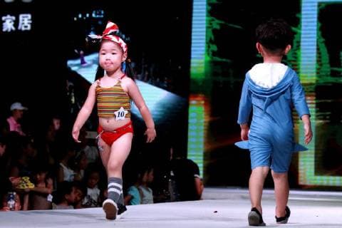 Kid model contest held in Central China The kid model contest is held in Zhengzhou, central China s Henan Province. CHINA OUT Zhengzhou Zhengzhou China  YuanxXiaoqiang
