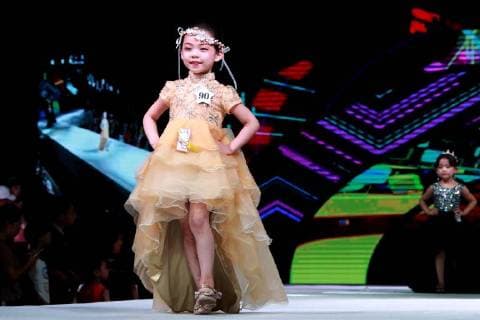 Kid model contest held in Central China The kid model contest is held in Zhengzhou, central China s Henan Province. CHINA OUT Zhengzhou Zhengzhou China  YuanxXiaoqiang