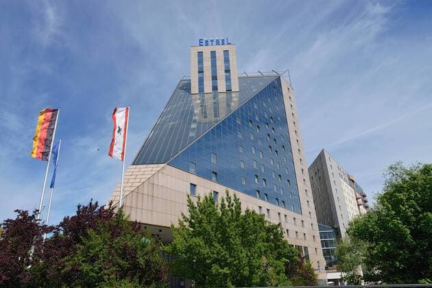 Estrel Hotel, Sonnenallee, Neukoelln, Berlin, Deutschland
