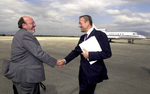 BRU06 - - SKOPJE, MACEDONIA: Louis Michel (L), Belgian Foreign Minister and Current President of the European Union, is being welcomed by French Francois Leotard (R), EU special envoy, as he arrives on the Skopje airport on Monday 13 August 2001. Robertson and Michel arrived in Skopje for the signing of a peace accord between the country s Macedonian and ethnic Albanian parties. OLIVIERxHOSLET  x693346x