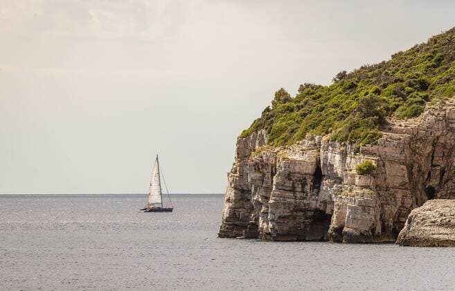 Pula THEMENBILD - ein Segelboot vor der Kueste in der Adria, aufgenommen am 27. Juni 2018 in Pula, Kroatien a sailboat off the coast in the Adriatic Sea, Pula, Croatia on 2018 06 27.