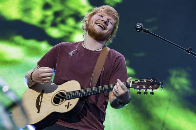 BRD, 2018-07-30: MUSIK PORTRAIT KONZERT - DER MUSIKER ED SHEERAN BEI SEINEM AUFTRITT IM RESTLOS GEFUELLTEN OLYMPIAPARK MUENCHEN ;