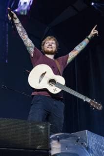 BRD, 2018-07-30: MUSIK PORTRAIT KONZERT - DER MUSIKER ED SHEERAN BEI SEINEM AUFTRITT IM RESTLOS GEFUELLTEN OLYMPIAPARK MUENCHEN ; *** BRD 2018 07 30 MUSIC PORTRAIT CONCERT THE MUSICIAN ED SHEERAN AT ITS APPOINTMENT IN THE OLYMPIAPARK MUENCHEN FULLY FILLED