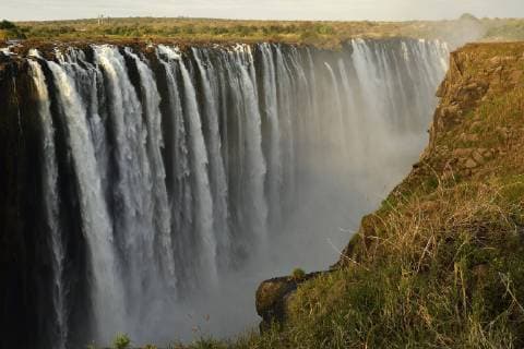 Herabstürzende Wassermassen, Victoriafälle, Simbabwe, Afrika Copyright: imageBROKER/ThomasxSbampato ibxtps04719247.jpg