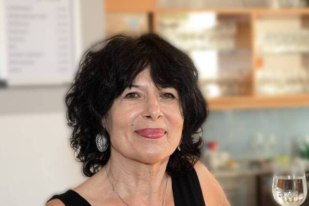 Dritter von vier Tagen zur Veranstaltungsreihe Ein Fest für Michael Köhlmeier im Rahmen der Salzkammergut Festwochen, im Stadttheater Gmunden. Dieses Bild zeigt die österreichische Schriftstellerin Monika Helfer 2018 - Dritter von vier Tagen zur Veranstaltungsreihe Ein Fest für Michael Köhlmeier im Rahmen der Salzkammergut Festwochen, im Stadttheater Gmunden *** Third of four days to the event series A celebration for Michael Köhlmeier as part of the Salzkammergut Festival Weeks in the Gmunden City Theater This picture shows the Austrian writer Monika Helfer 2018 Third of four days to the event series A celebration for Michael Köhlmeier as part of the Salzkammergut Festival Weeks in the Gmunden City Theater