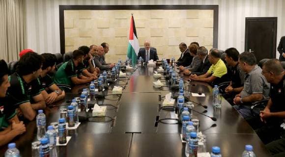 August 5, 2018 - Ramallah, West Bank, Palestinian Territory - Palestinian Prime Minister Rami Hamdallah, meets with the Iraqi team for football in the West Bank city of Ramallah on August 5, 2018 Ramallah Palestinian Territory - ZUMAap3_ 20180805_zaf_ap3_002 Copyright: xPrimexMinisterxOfficex