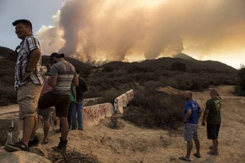 August 7, 2018 - Dallas, California, United States - Residents watch the smoke fill the air as the Holy Jim Trailhead fire approches their community. Dallas United States - ZUMAr164 20180807_zap_r164_005 Copyright: xChrisxRusanowskyx