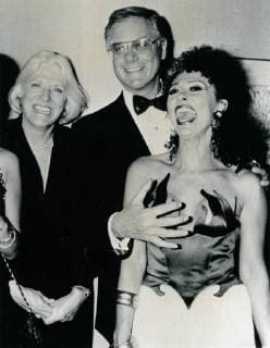 Larry Hagman, Maj Axelsson and Rita Moreno Los Angeles.CA.USA. LIBRARY. Larry Hagman with wife Maj Axelsson (L) and Rita Moreno. Late 1980s. UPDATED:05.08.2018. LMK30-050818PBOR-001. 