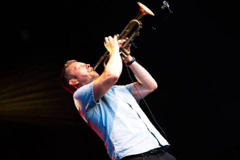 Entertainment Bilder des Tages Der deutsche Jazzmusiker Nils Wülker bei seinem Auftritt auf der Kulturarena Jena am 9.8.2018 Theatervorplatz Jena *** The German jazz musician Nils Wülker performing at the Kulturarena Jena on 9 8 2018 Theatervorplatz Jena