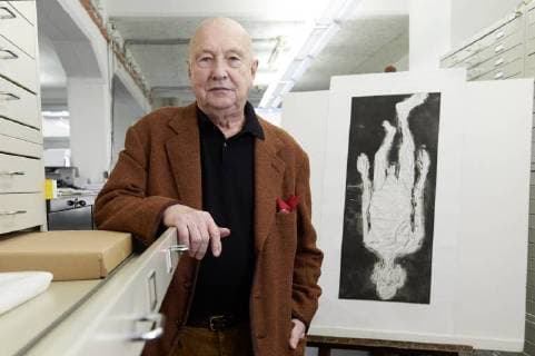 Georg Baselitz Georg Baselitz (eigentlicher Name Hans-Georg Kern) ist ein zeitgenössischer deutscher Maler und Bildhauer. Herr Baselitz in seinem Archiv in München. München Bayern Deutschland *** Georg Baselitz Georg Baselitz real name Hans Georg Kern is a contemporary German painter and sculptor Mr. Baselitz in his archive in Munich Munich Bavaria Germany Copyright: argumx xThomasxEinberger