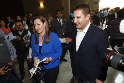 Mexiko, Martha Erika Alonso und Rafael Moreno Valle sterben bei Helikopter-Absturz August 11, 2018 - EUM20180811POL08.JPG .CIUDAD DE MEXICO. PoliticsPolitica-PAN.- 11 de agosto de 2018. Martha Erika Alonso, gobernadora electa de Puebla; y Moreno Valle, ex gobernador poblano, a su arribo a la sesion del Consejo Nacional en la sede del. Foto: Agencia EL UNIVERSALYadin XolalpaEELG  - ZUMAu78_ 20180811_zaf_u78_028 Copyright: xElxUniversalx