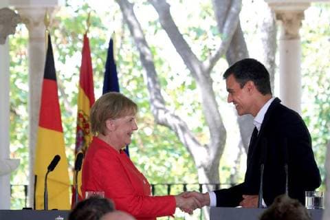 News Bilder des Tages Spanish Prime Minister, Pedro Sanchez (R), and German Chancellor, Angela Merkel (L), address a press conference after their lunch meeting at Guzmanes Palace in Sanlucar de Barrameda, Spain, 11 August 2018. Merkel and Sanchez press conference !ACHTUNG: NUR REDAKTIONELLE NUTZUNG!  Copyright: xA.CarrascoxRagelx GRAF4494 20180811-636696020395243681