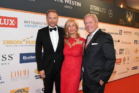 Leipzig 11.Charity Golfturnier Leipzig, Gala-Abend Christian Lindner mit Veranstalter Steffen Goebel und dessen Ehefrau Lorita Copyright: xEIBNER RZYx EP_RZY