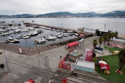 General view of the wooden gateway (C, up) which collapsed during a concert in Vigo, northwestern Spain, 13 August 2018. Some 300 people were wounded in the accident happened last night during a music concert held as part of O Marisquino Festival. A wooden gateway collapses during a concert in Vigo !ACHTUNG: NUR REDAKTIONELLE NUTZUNG!  Copyright: xSalvadorxSasx GRAF5331 20180813-636697533436136869