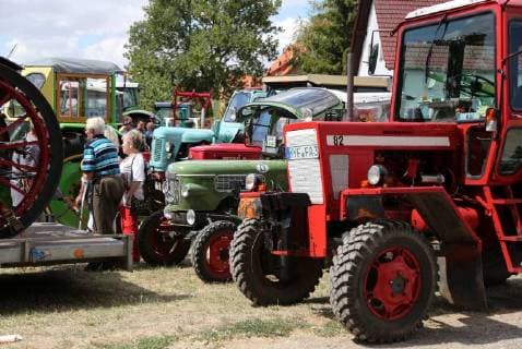 Heimat- und Dreschfest Obertopfstedt 11.08.18 , Obertopfstedt, Heimat- und Dreschfest, Traktorenausstellung AUsstellung historischer Fahrzeuge im Bild: Traktoren *** Homeland and threshing Obertopfstedt 11 08 18 Obertopfstedt home and threshing tractor exhibition exhibition of historic vehicles in the image tractors