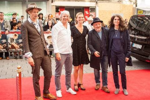 Lichtburg Essen Deutschlandpremiere von GUNDERMANN 13.08.2018 in der Lichtburg Essen. Andreas Dresen, Laila Stieler, Alexander Scheer, Anna Unterberge und Axel Prahl. Deutschlandpremiere von GUNDERMANN 13.08.2018 in der Lichtburg Essen, in Anwesenheit von Andreas Dresen, Laila Stieler, Alexander Scheer, Anna Unterberge und Axel Prahl. Im Anschluss an die Filmpremiere spielen Dresen & Band mit Alexander Scheer live im Kino. Foto:fsa_stiefel Eibner Copyright: xEIBNER UdoxStiefelx EP_USL
