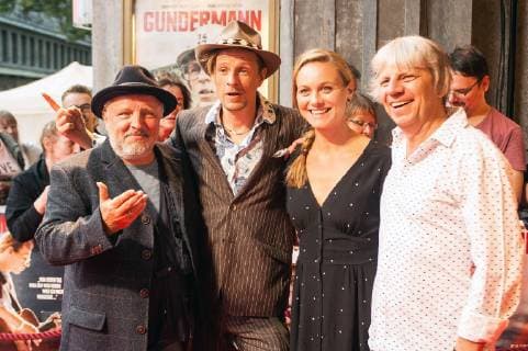 Lichtburg Essen Deutschlandpremiere von GUNDERMANN 13.08.2018 in der Lichtburg Essen. Andreas Dresen, Alexander Scheer, Anna Unterberge und Axel Prahl Deutschlandpremiere von GUNDERMANN 13.08.2018 in der Lichtburg Essen, in Anwesenheit von Andreas Dresen, Laila Stieler, Alexander Scheer, Anna Unterberge und Axel Prahl. Im Anschluss an die Filmpremiere spielen Dresen & Band mit Alexander Scheer live im Kino. Foto:fsa_stiefel Eibner Copyright: xEIBNER UdoxStiefelx EP_USL