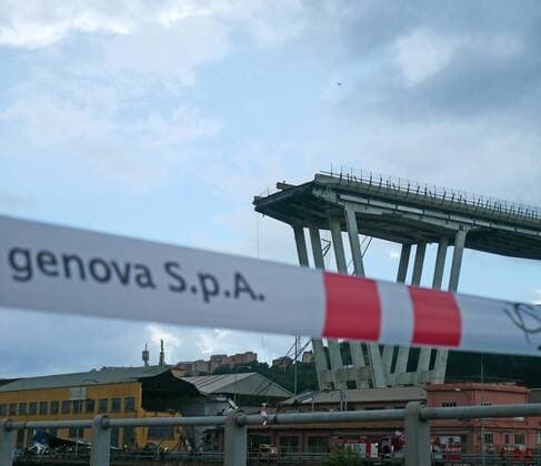 News Themen der Woche KW33 News Bilder des Tages Polcevera viaduct collapse, known as the Morandi bridge, on the A10, (Riccardo Arata, Genova - 2018-08-14) ps the photo can be used respecting the context in which it was taken, and without the defamatory intent of the decoration of the people represented  Copyright: xRiccardoxAratax xIPAx xFotogrammax