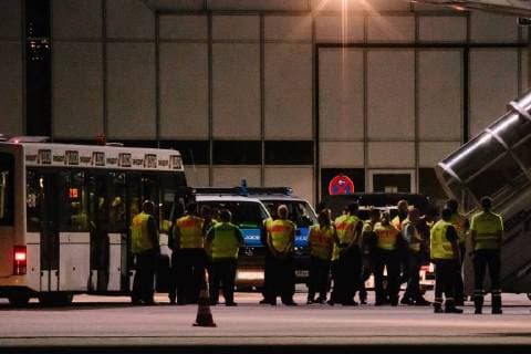 14.8.2018 - Erneute Abschiebung vom Flughafen München nach Afghanistan - Am Dienstag den 14.8.2018, fand erneut ein Abschiebflug nach Afghanistan vom Flughafen München statt. Der Flieger startete gegen 23:45 Uhr. Mindestens 46 Personen wurden abgeschoben. Zahlreiche Landes- und Bundespolizeien waren im Einsatz. Die Chartermaschine war von der Firma Titan Airways. *** 14 8 2018 Further deportation from Munich airport to Afghanistan On Tuesday 14 8 2018 another deportation flight to Afghanistan from Munich airport took place The plane started at around 23 45 h At least 46 people were deported Numerous state and federal police were deployed The charter aircraft was operated by the Company Titan Airways Copyright: xMichaelxTrammerx