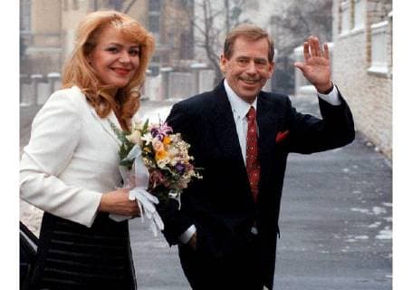 BRU004_21FEBR1997.(visit to liege) Czech President Vaclav Havel waves to onlookers as he enters with actress Dagmar Veskrnova his private villa following their private wedding ceremony in Prague 04 January. Veskrnova, 44, is a popular TV, -theatre and film actress with a full-time job in one of Prague s leading theatres. Havel s wife Olga died of cancer in January 1996 after 32 years of marriage. STANISLAVxPESKA  x160545x