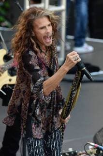 Entertainment Bilder der Woche KW33 Entertainment Bilder des Tages August 15, 2018 - New York, NY, USA - August 15, 2018 New York City..Steven Tyler of Aerosmith performing on NBC s Today Show at Rockefeller Plaza ice rink on August 15, 2018 in New York City. New York USA  - ZUMAny1_ 20180815_zaf_ny1_012 Copyright: xKristinxCallahanx
