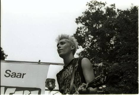 Die Ärzte beim Schülerferienfest des SR (Saarländischer Rundfunk) 1987 auf dem Halberg in Saarbrücken. Im Bild: Ärzte-Gitarrist Farin Urlaub. *** The doctors at the school holidays of the SR Saarländischer Rundfunk 1987 on the Halberg in Saarbrücken Pictured Doctors guitarist Farin Urlaub