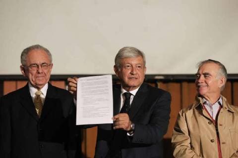 August 17, 2018 - EUM20180817POL06.JPG.CIUDAD DE MEXICO, Transicion Transicion-Presidencia.- El presidente electo, Andres Manuel Lopez Obrador, durante conferencia de prensa para presentar los dictamenes tecnicos del nuevo aeropuerto Internacional de la Ciudad de Mexico (NAICM), este 17 de agosto de 2018. Foto: Agencia EL UNIVERSAL MAR. Copyright: xJuanxCarlosxReyesx